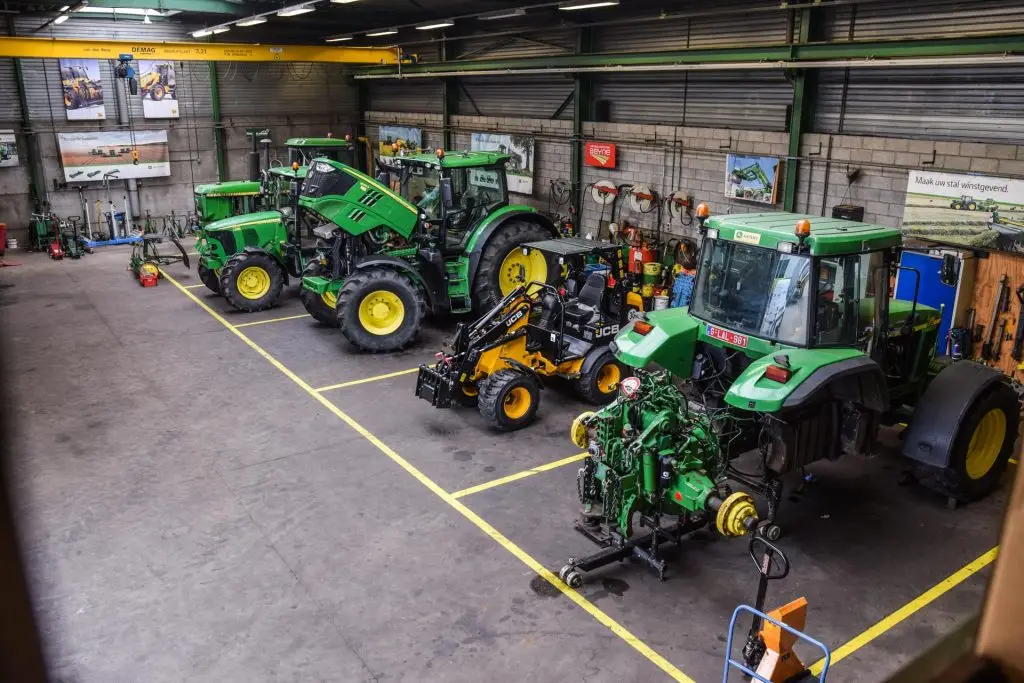 Servicebus van LMB Antens voor reparatie op locatie