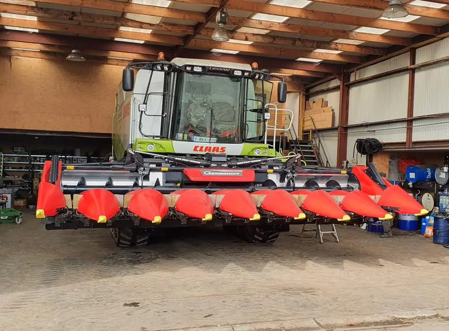 Geringhoff maisvoorzetstuk aan het werk tijdens oogst – LMB Antens & Rijsbosch