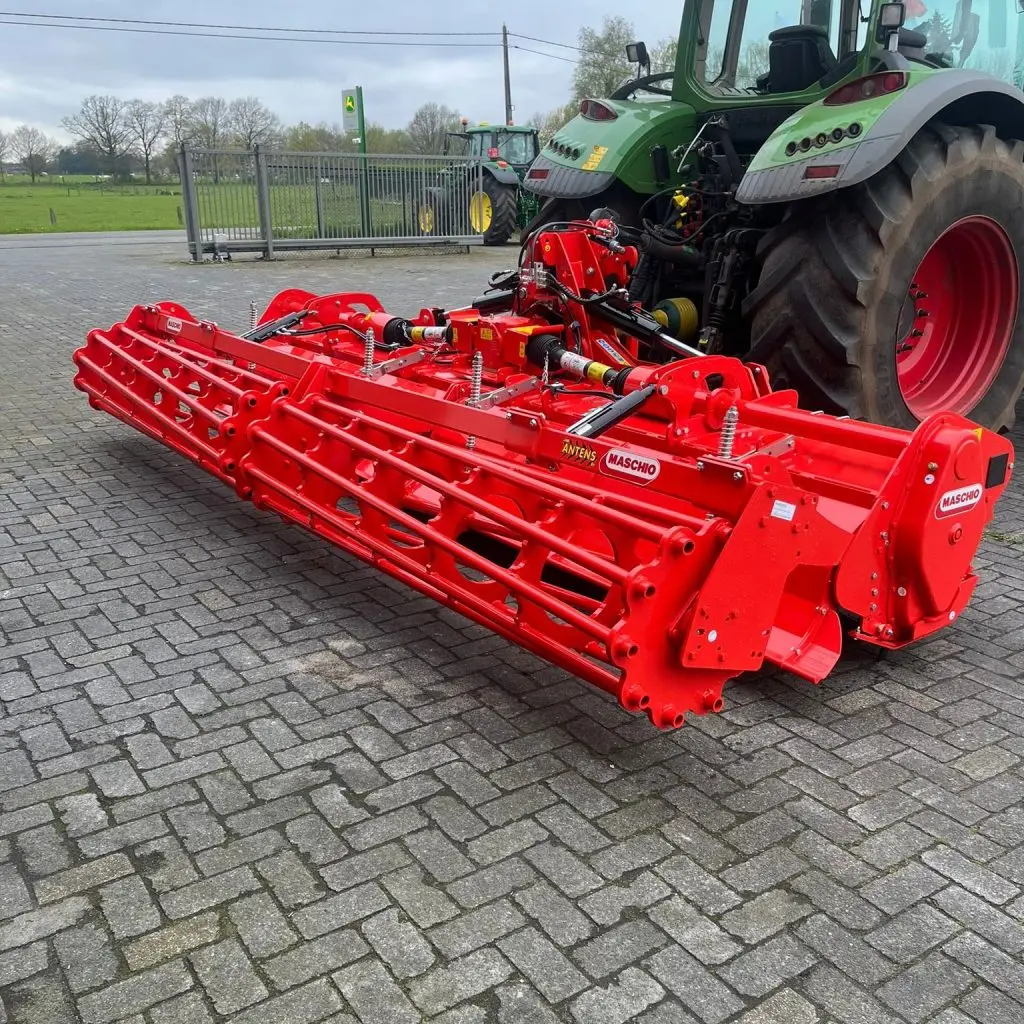 Maschio frees aan het werk op akker – LMB Antens & Rijsbosch